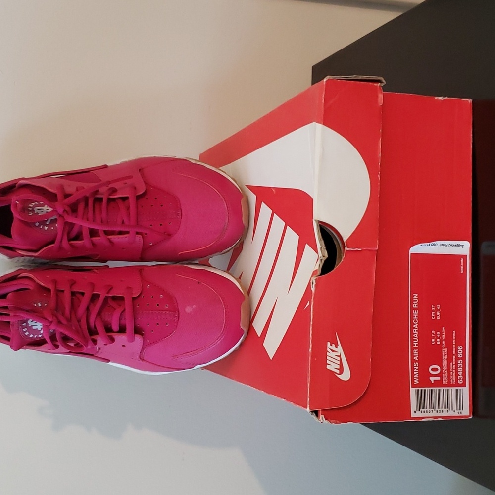Nike/ Huarache Women Pink and white sneakers.